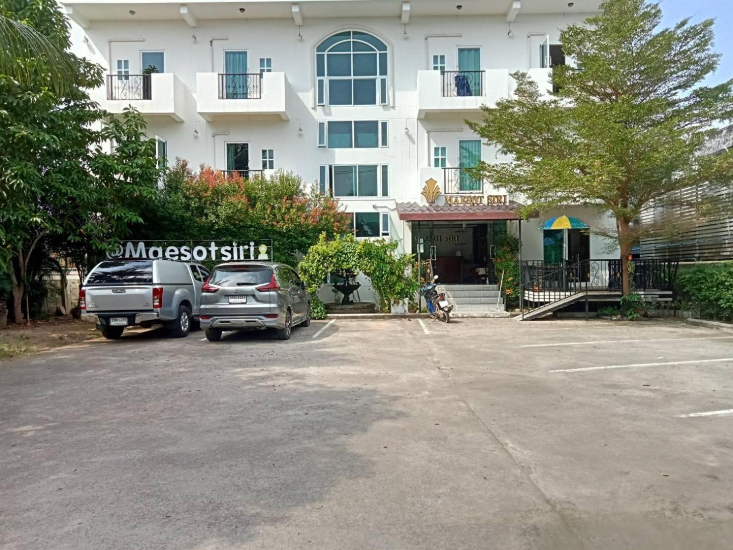 Maesot Siri Hotel Mae Sot Luaran gambar